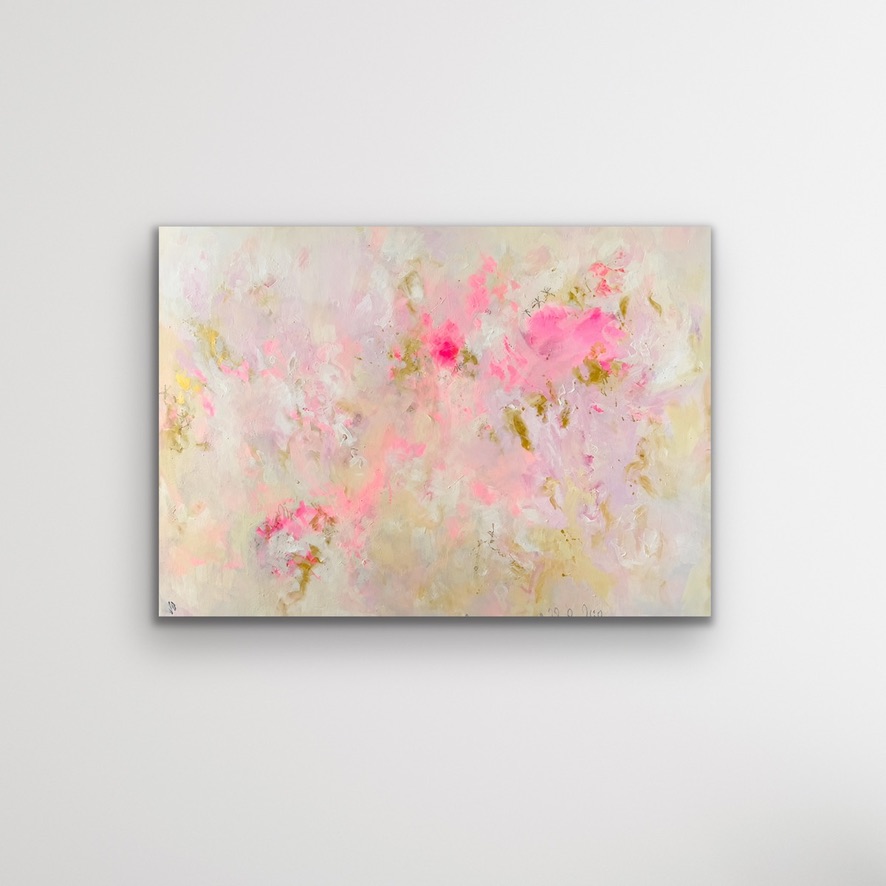 Sandra Obel, abstrakte Malerei. „Golden Ease“. Abstraktes Kunstwerk in sanften Rosé-, Creme- und Weißtönen mit leuchtenden Pink- und Goldakzenten, das Leichtigkeit, Vertrauen und Lebensfreude vermittelt.
