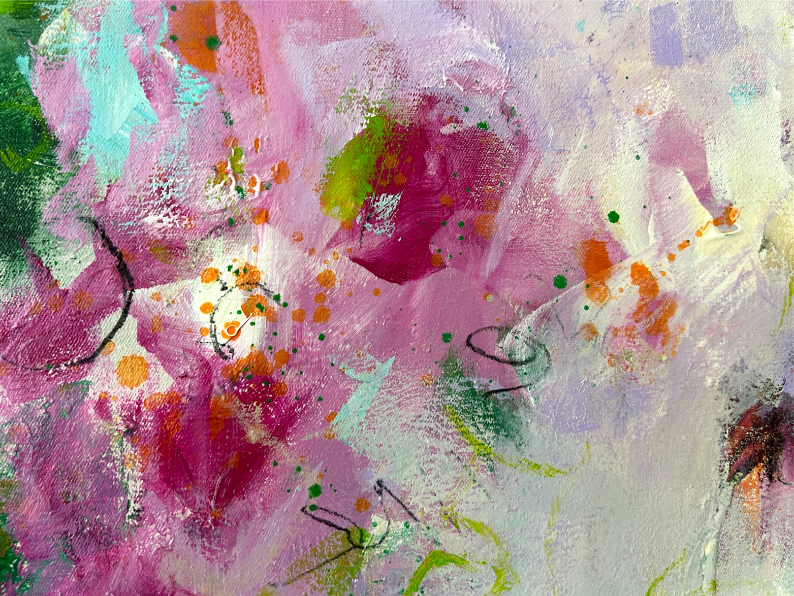 Detail aus dem abstrakten Kunstwerk „Heart Energy“ mit leuchtenden Pinktönen, feinen Linien und vielschichtigen Farbaufträgen.