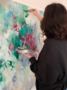 Sandra Obel beim Malen
