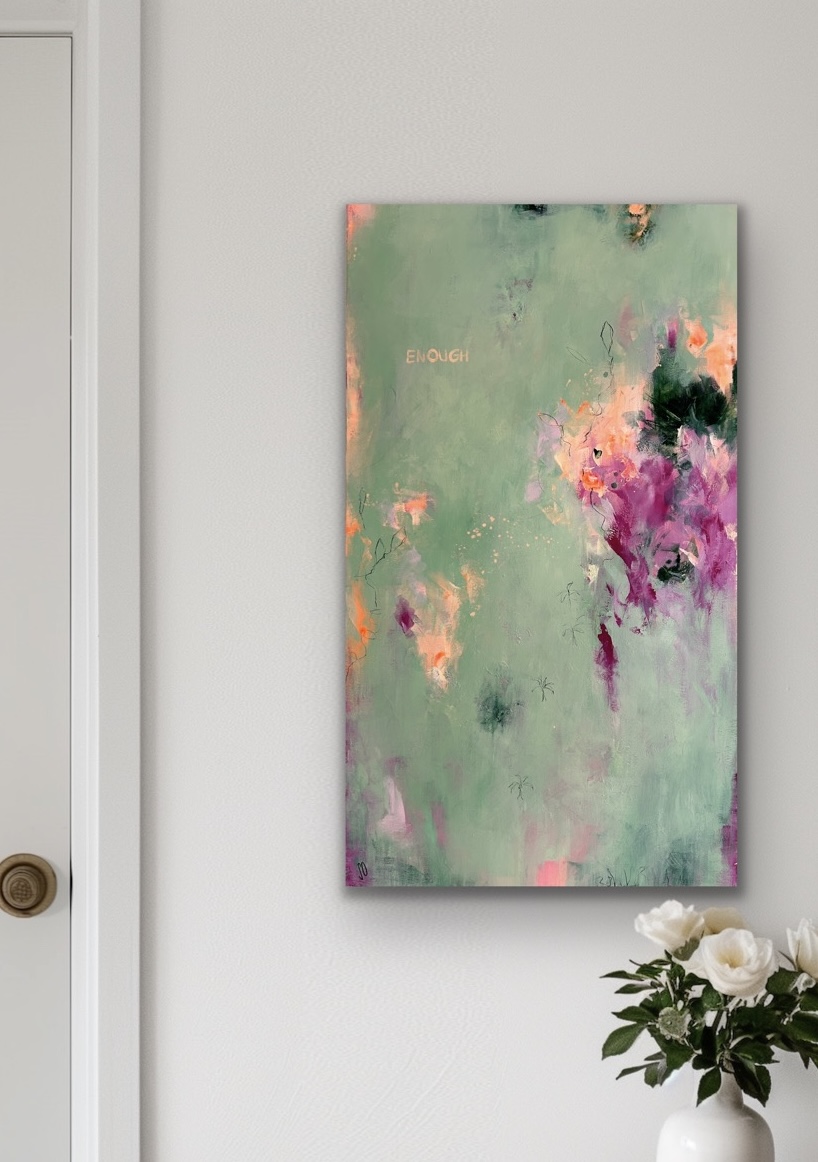 Sandra Obel, abstrakte Malerei. „Enough“. Abstraktes Kunstwerk in sanften Grün-, Rosé- und Pinktönen mit ausdrucksstarken Farbakzenten, das innere Stärke, Selbstvertrauen und Klarheit vermittelt.