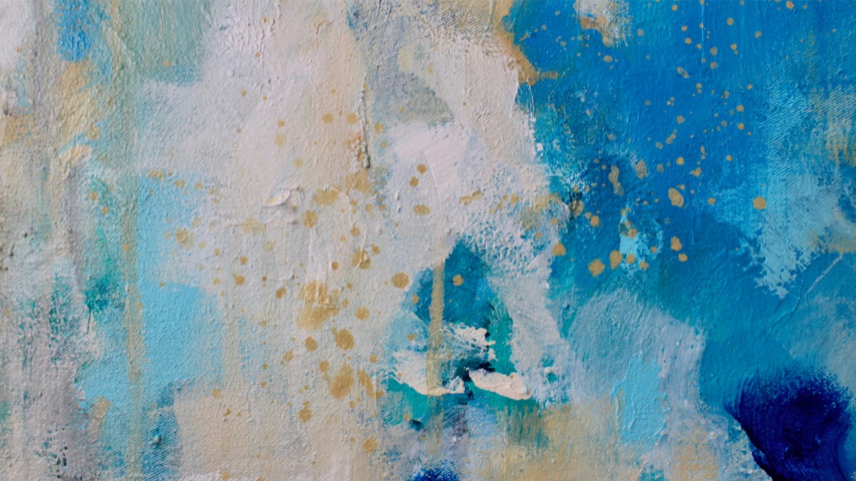 Detail aus dem abstrakten Kunstwerk „Imagine“ mit leuchtenden Blau-, Gold- und Weißtönen sowie feinen Linien.