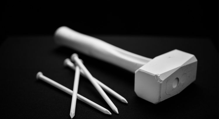 So hängen Sie Ihr Kunstwerk auf!